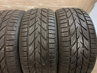 215/45R16 90H zimní pneu TOYO 7,8mm - 3