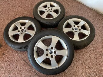 Originalní ALU kola Škoda 5x112 r16 zimní pneu 6mm - 3