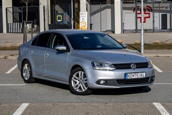 Volkswagen Jetta 2.0 TDI Highline - 3