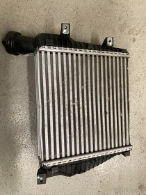 chladič intercooler VW Touareg 7P 7L6145803H - 3