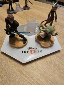 PlayStation 4 + nepoškozené sbírky Disney Infinity figurek - 3