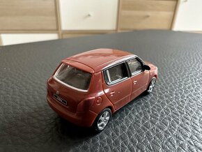 Model Škoda Fabia červená v měřítku 1:72 - 3