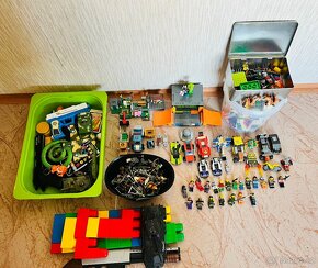 Lego stavebnice figurky a auticka za 2000 - 3