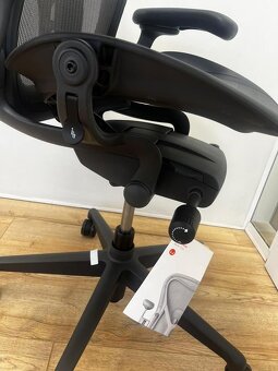 Herman Miller Aeron Remastered New - 3