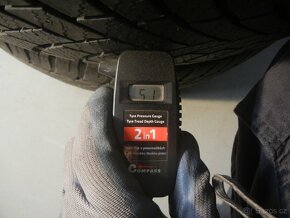 Zimní pneu Bridgestone 235/40R19 - 3