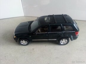 Model 1:18 Jeep Grand Cherokee 2005 - 3