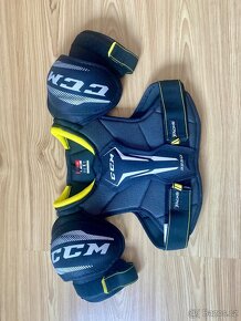 Prodám ramena na hokej JR junior L - CCM Tacks 9550 - 3