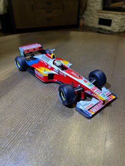 Williams FW 21 Hotwheels 1:18 - 3