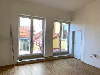 Nový byt 2+kk s terasou, 50m2,P.7-U metra Vltavska - 3