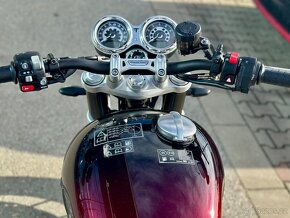 Nový Triumph Speed Twin 1200 Stealth speciální edice - 3