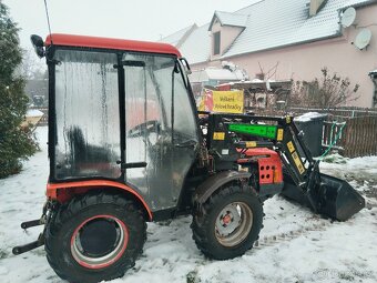 Malotraktor AGT 830T 4x4 s kabinou a čelním nakladačem - 3