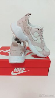 Nové dámské boty Nike Air heights, velikost 39 - 3