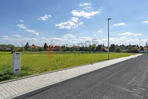 Stavební pozemek v obci Káraný, s výměrou 1901 m2 - 3