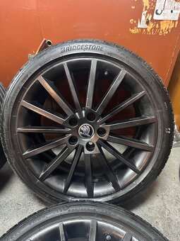 ALU Kola ŠKODA 5x112 R18 TURINI Letní Pneu 225/40/18 - 3