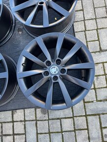 ORIGINÁL Alu Škoda ALARIS R18, 5x112 - TOP STAV - 3