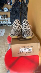 Yeezy Boost 350 V2 Zebra - 3