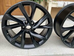 VEGA SCHWARZ MATT orig.skoda Superb3V  5x112  8j x19 ET 44 - 3