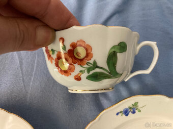 Starožitný porcelánový hrnek s podšálkem a talířkem Míšeň - 3