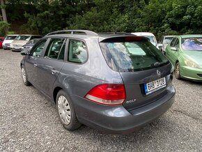 VW Golf V Variant 1.6 75 kW klima serviska 2008 park.senzory - 3