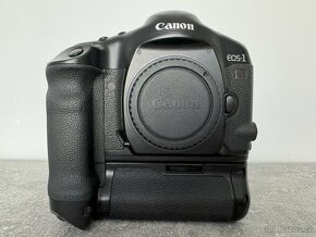 CANON EOS-1V + BP-E2 + Sigma 50 mm f/1,4 EX DG HSM - 3