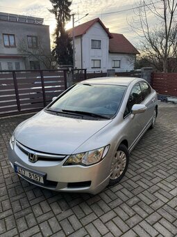 Honda Civic 8g 1.8i Sedan - 3