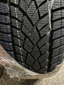 Sada zimních pneumatik 235/40/19R 96V XL DUNLOP - 3