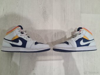 Air Jordan 1 MID

 - 3