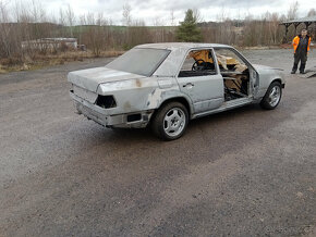 prodám mercedes benz w124 300D po vyvaření - 3