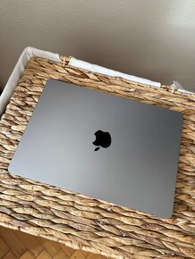 MacBook Air - M2, 8-CPU + 10-GPU, 512GB SSD, 8GB RAM - 3