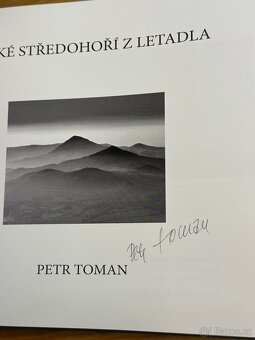 Petr Toman - České středohoří z letadla, s podpisem, NOVÁ - 3