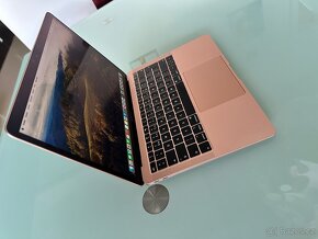 MacBook AIR 2019 ve skvělé kondici - 3