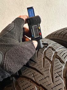 Prodám 4 zimní použité Pneu  Nokian 215/65r16 - 3