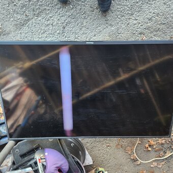 HISENSE SMART LCD TV NA OPRAVU - 3