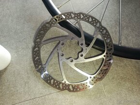 Zapletené kola MTB 24 " s kotouči a plášti - 3