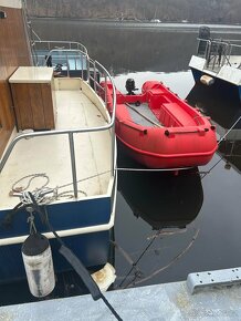 Hauseboat s motorem a člunem - 3