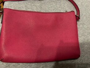 Růžová crossbody Michael Kors kabelka na donošení - 3