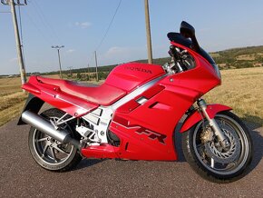 Honda VFR 750 RC36 - 3