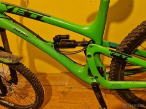 Yeti SB6 C Karbon (L) 27.5" SLEVA
 - 3