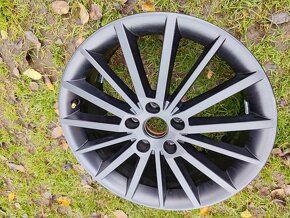 1 kus originál alu Škoda Turini r18 5x112 - 3