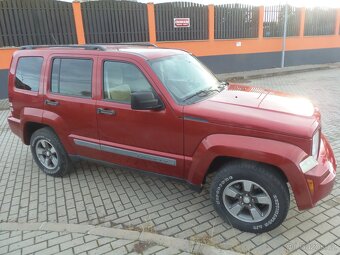 Jeep Liberty 3.7 i manuál (Cherokee) - 3