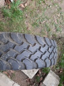 Bf goodrich mud-terrain 235/85/16 - 3