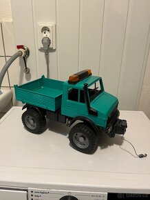 MB unimog s navijákem a přídavnými koly - Bruder 2570 - 3