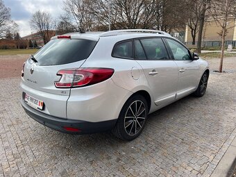 Renault Megane 1.5 nafta 2013 rok - 3