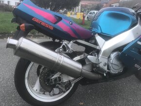 Yamaha YZF 750R - 3