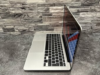 MacBook Pro 13" 2015 i5 / 8GB / 256GB - 3