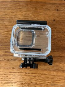 GoPro 8 case 2x, baterie 3x, nabíječka - 3