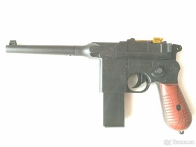 Manuální  airsoft Plastová pistole je replikou    Mauser C96 - 3