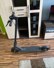 Prodám Xiaomi Mi Electric Scooter - 3