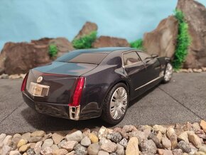 Prodám model 1:18 Cadillac sixteen - 3