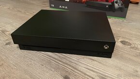 Microsoft Xbox One X 1TB 2 ovladače + hry - 3